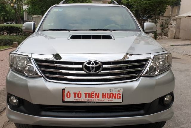 Cần bán gấp Toyota Fortuner G 2.5 MT năm 2014, màu bạc số sàn