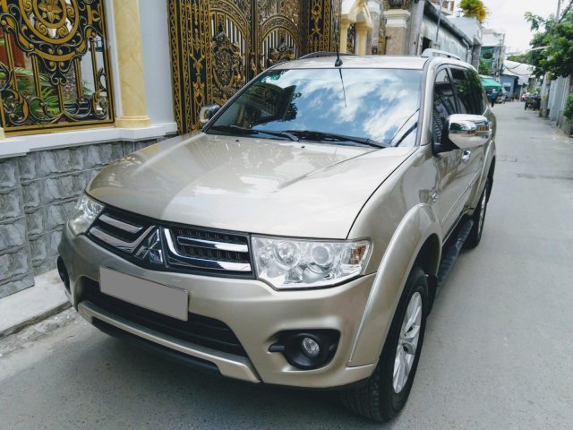 Cần bán Mitsubishi Pajero 2016 tự động, màu vàng cát, giá phải chăng0