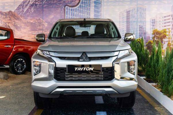 Bán xe Mitsubishi Triton 4x2 AT năm sản xuất 2019, màu bạc giá cạnh tranh0