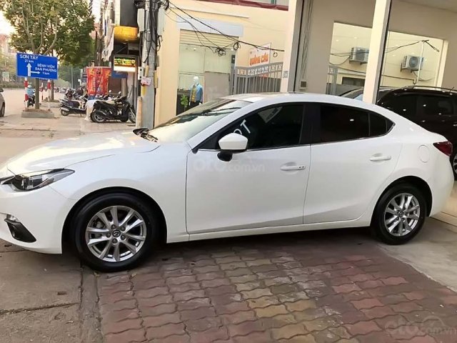Cần bán gấp Mazda 3 năm 2017, màu trắng chính chủ, giá chỉ 608 triệu0