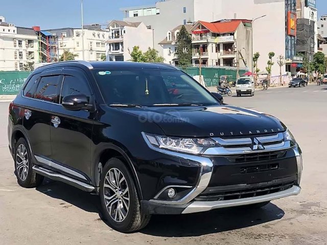 Cần bán Mitsubishi Outlander 2.4 CVT Premium đời 2018, màu đen chính chủ0