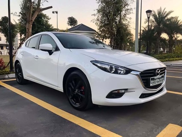 Bán Mazda 3 1.5AT đời 2017, màu trắng, số tự động