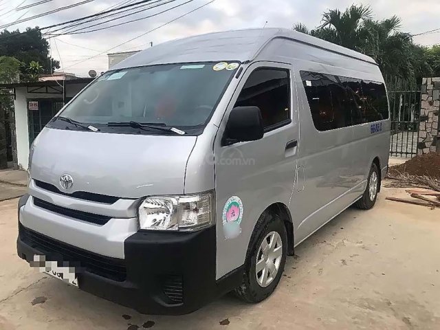 Xe Toyota Hiace 2.5 năm 2015, màu bạc, nhập khẩu, 625 triệu