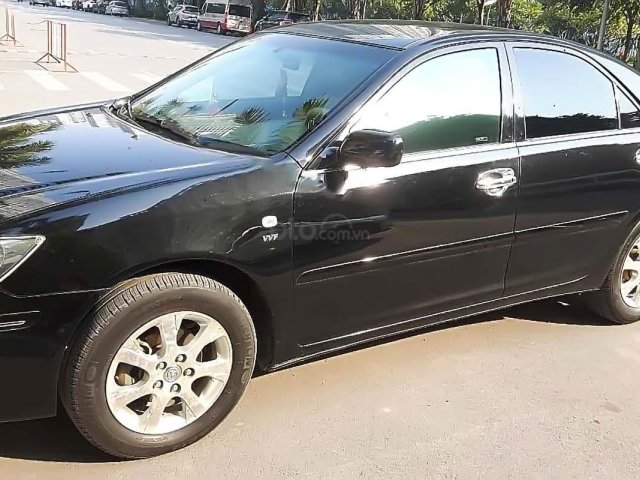 Bán Toyota Camry 2004, màu đen chính chủ, giá 335tr xe còn mới lắm0