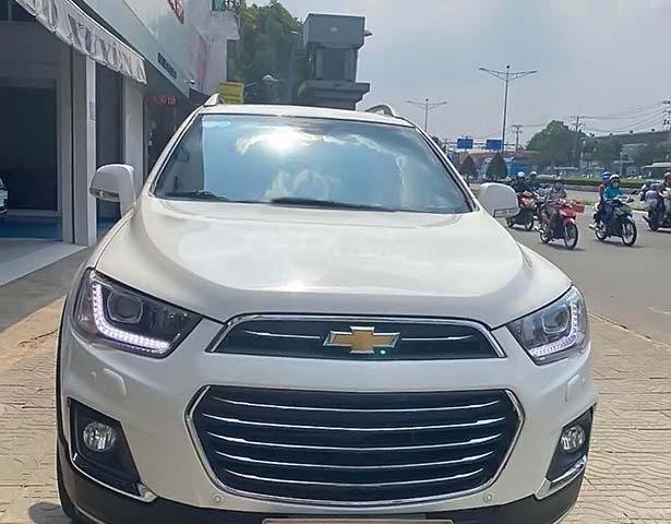 Bán Chevrolet Captiva đời 2017, màu trắng còn mới