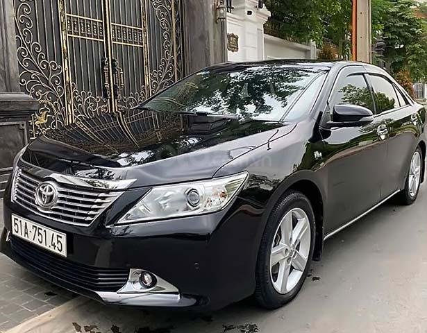 Bán Toyota Camry 2.5Q đời 2014, màu đen chính chủ