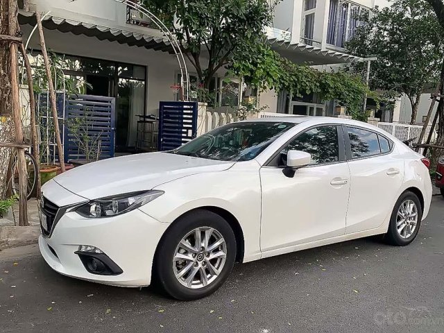 Cần bán xe Mazda 3 1.5 AT 2015, màu trắng0