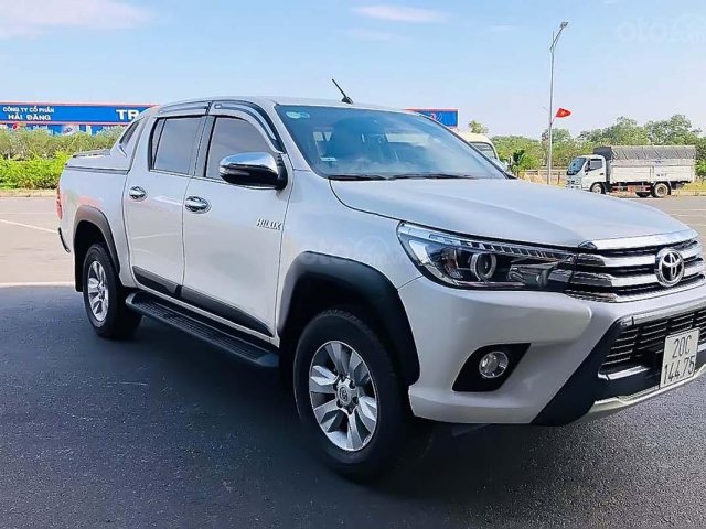 Bán Toyota Hilux 2.8G 4x4 AT đời 2017, màu trắng, nhập khẩu nguyên chiếc, giá tốt0