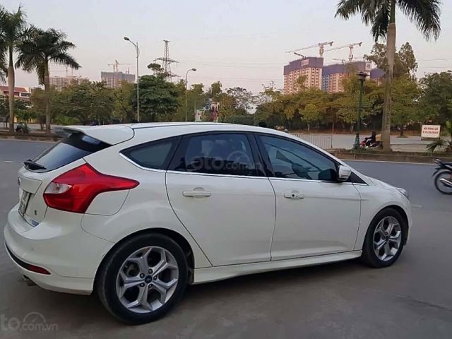 Bán Ford Focus S 2.0 AT sản xuất năm 2013, màu trắng, chính chủ