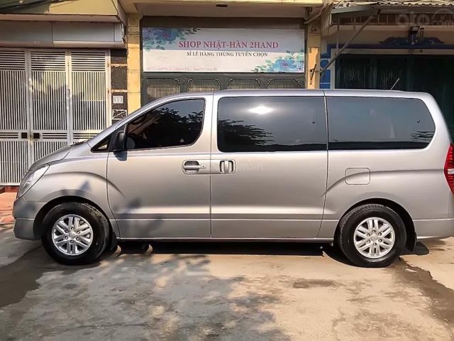 Xe Hyundai Grand Starex 2.5 MT năm sản xuất 2017, màu xám, nhập khẩu 0