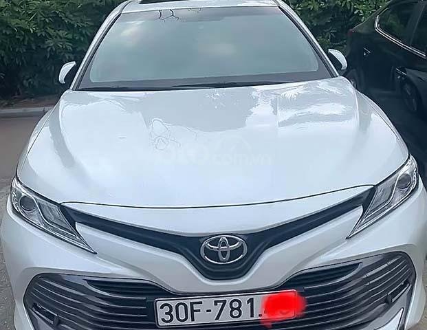 Cần bán gấp Toyota Camry 2.5Q 2019, màu trắng, xe nhập chính chủ0