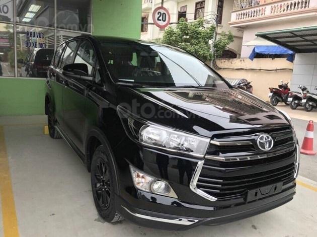 Toyota Bến Thành cần bán ngay chiếc Toyota Innova 2.0E đời 2019, màu đen, giá tốt0