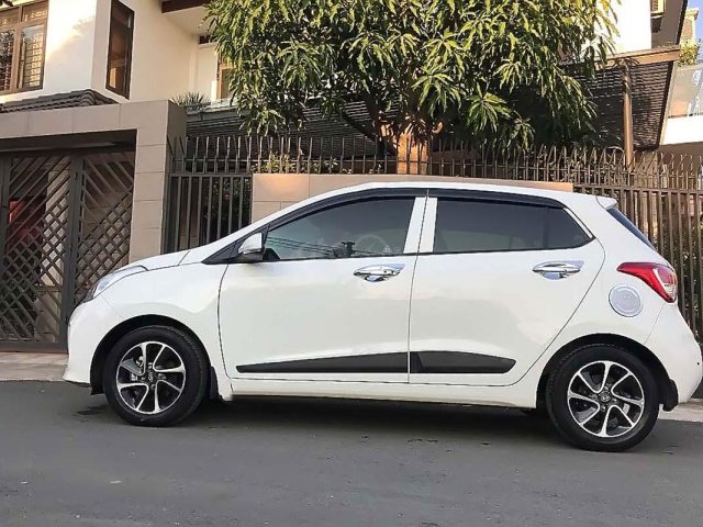 Cần bán Hyundai Grand i10 đời 2017, màu trắng, 332 triệu0