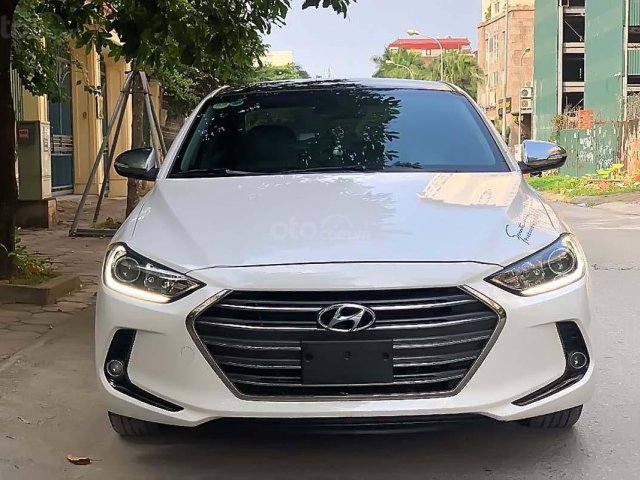 Cần bán xe Hyundai Elantra 1.6 AT năm 2016, màu trắng, giá 570tr