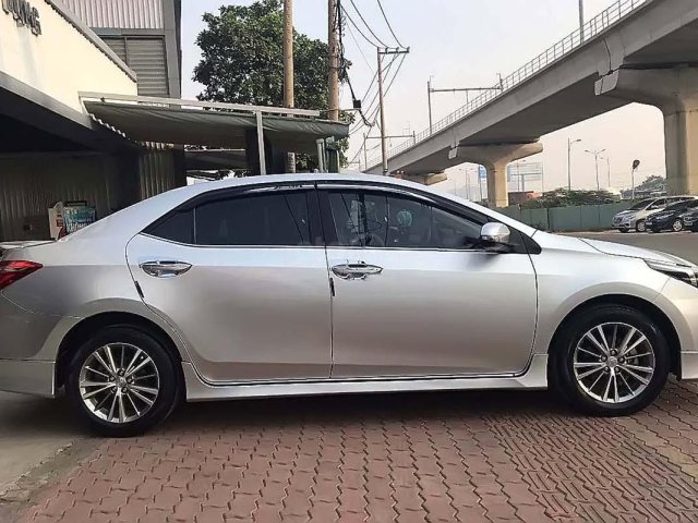 Cần bán xe Toyota Corolla Altis 1.8G AT sản xuất năm 2016, màu bạc số tự động, giá chỉ 680 triệu