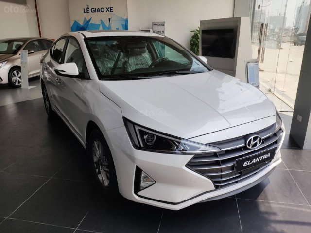 Giảm nóng 50% TTB - Hyundai Elantra - cam kết giá tốt nhất toàn hệ thống0