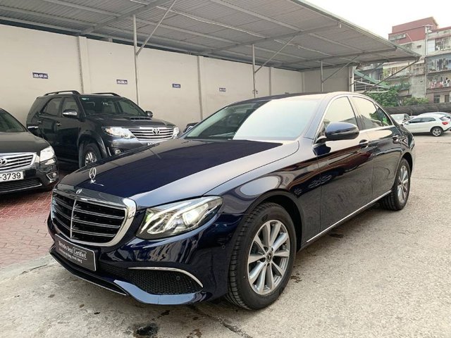 Bán Mercedes E200 đời 2019, màu xanh Cavansite như mới