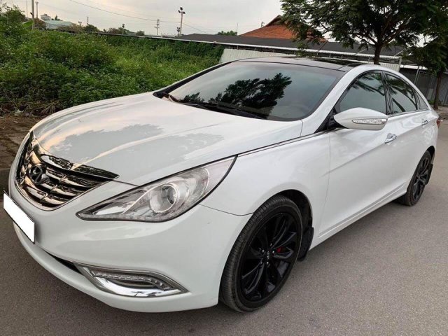 Cần bán Hyundai Sonata 2010, màu trắng, số tự động, giá chỉ 476 triệu