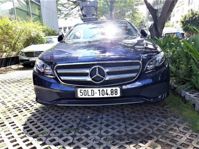 Cần bán Mercedes E250 sản xuất 2017, màu xanh lam