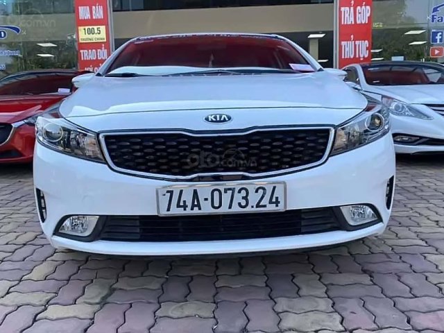 Bán Kia Cerato 1.6 MT đời 2017, màu trắng số sàn, giá tốt0