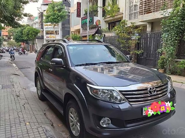 Cần bán xe cũ Toyota Fortuner 2.7V 4x4 AT năm sản xuất 2013, màu xám0