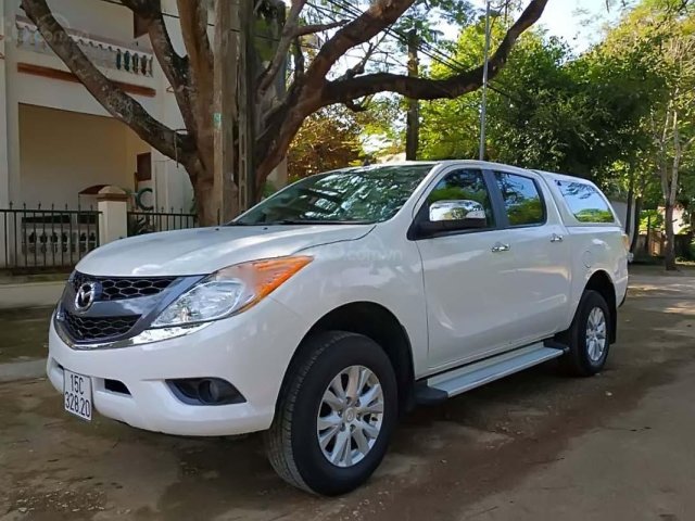 Cần bán Mazda BT 50 2.2AT 2WD năm sản xuất 2015, màu trắng, nhập khẩu  