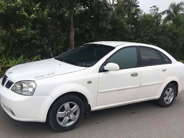 Cần bán xe Daewoo Lacetti đời 2005, màu trắng, số sàn0