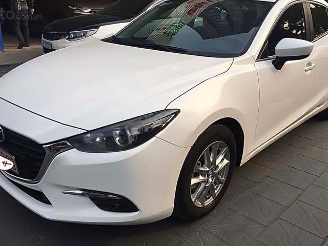 Cần bán lại xe Mazda 3 1.5 AT năm sản xuất 2018, màu trắng0