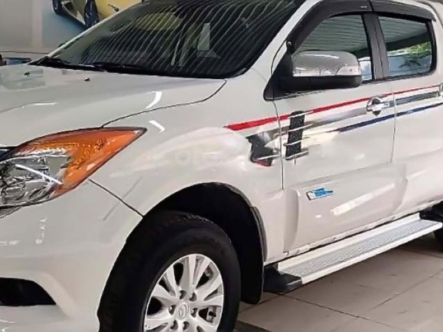 Xe Mazda BT 50 2.2L 4x2 AT sản xuất 2014, màu trắng, nhập khẩu  