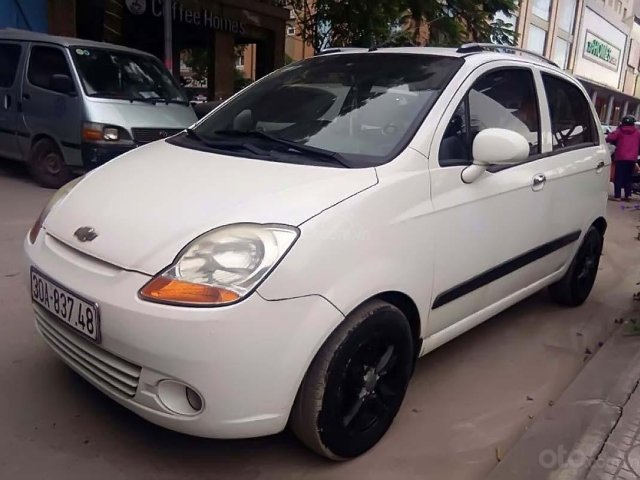 Cần bán gấp Chevrolet Spark AT năm sản xuất 2009, màu trắng như mới, giá 155tr0