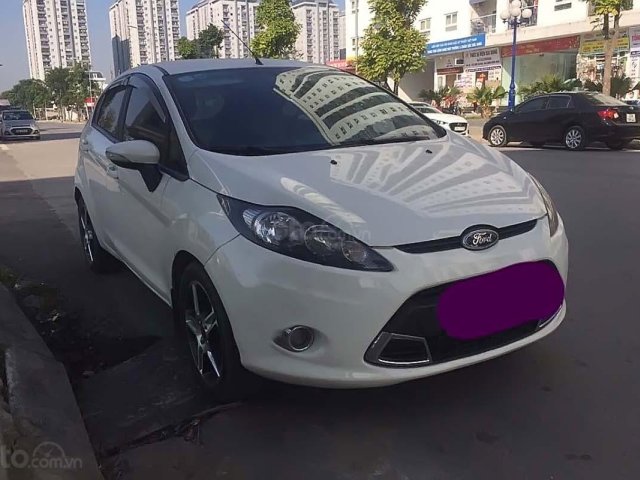 Cần bán xe Ford Fiesta đời 2011, màu trắng số tự động, 275tr xe còn mới lắm0