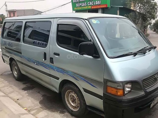 Bán Toyota Hiace năm 2000, màu xanh lam xe còn mới lắm0