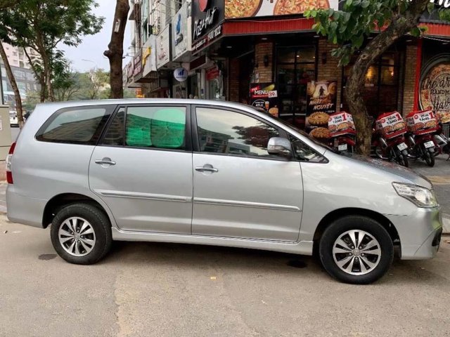 Bán ô tô Toyota Innova sản xuất năm 2015, màu bạc số sàn, 500 triệu xe còn mới lắm0