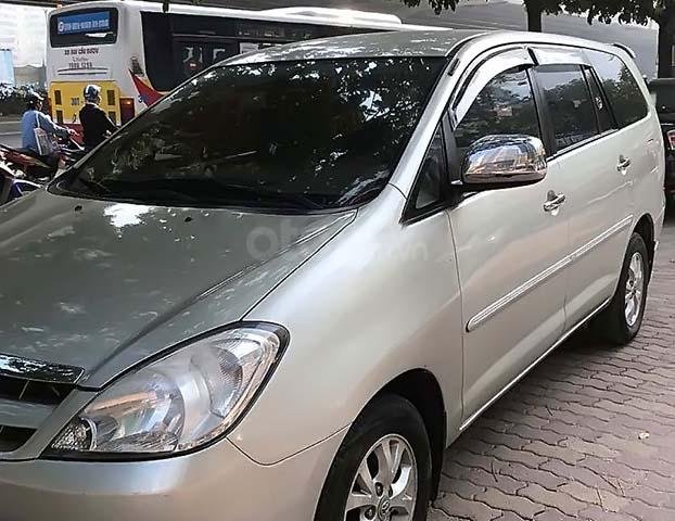 Cần bán xe Toyota Innova sản xuất 2007, màu bạc xe còn mới lắm