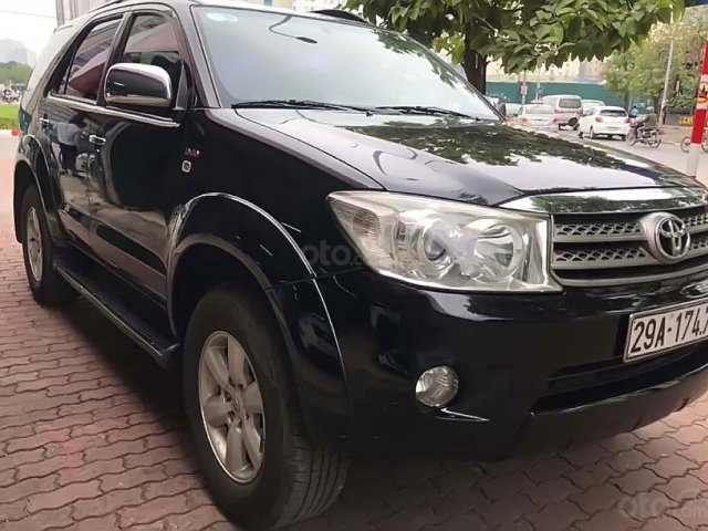 Bán xe Toyota Fortuner 2.5G năm sản xuất 2011, màu đen số sàn giá cạnh tranh0