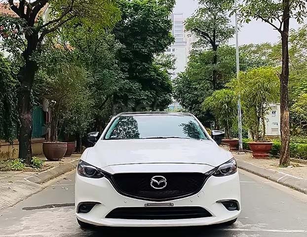 Cần bán gấp Mazda 6 2.0 đời 2018, màu trắng