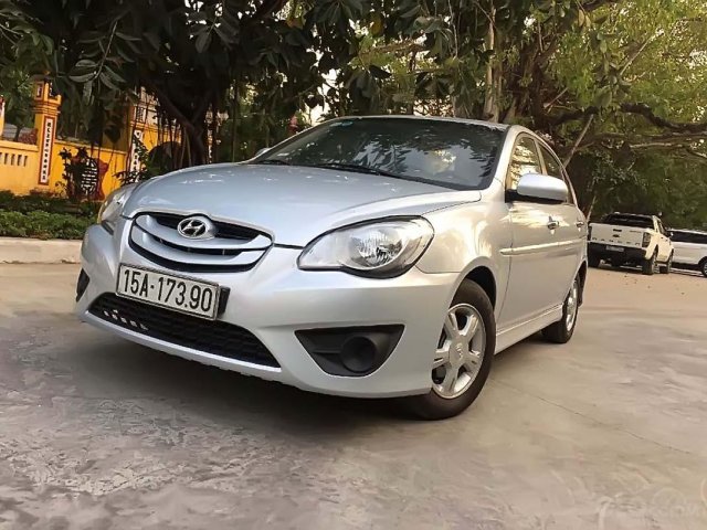 Cần bán xe Hyundai Verna 1.4 MT năm sản xuất 2010, màu bạc, xe nhập0