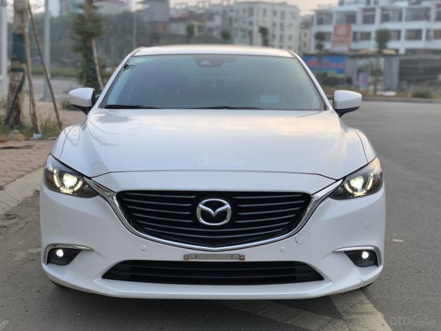 Cần bán xe Mazda 6 2.0 Premium đời 2019, màu trắng