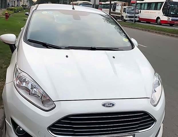 Cần bán Ford Fiesta 2014, màu trắng ít sử dụng, 379 triệu xe còn mới lắm