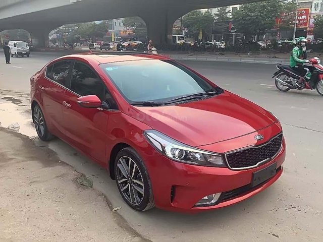 Cần bán xe Kia Cerato năm sản xuất 2016, màu đỏ xe còn mới lắm0