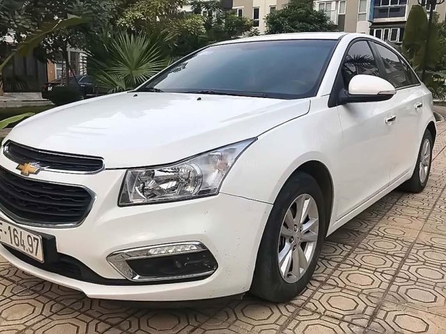 Cần bán xe Chevrolet Cruze sản xuất năm 2018, màu trắng xe còn mới nguyên0