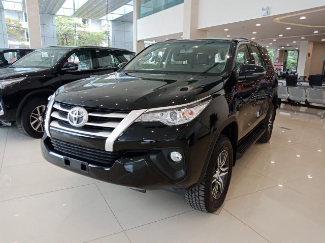 Bán Toyota Fortuner 2.4G MT 2019 xe giao ngay, ưu đãi sốc: Giảm tiền mặt + BHVC + PK chính hãng, LH 0901260368