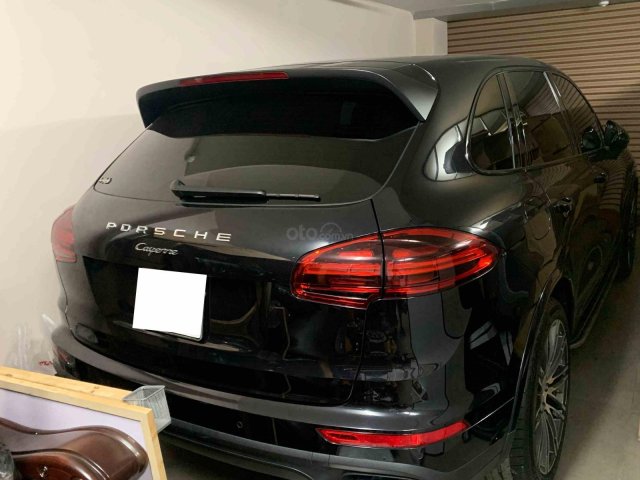 Chính chủ cần bán xe Porsche Cayenne năm sản xuất 2017, màu đen, nhập khẩu nguyên chiếc0