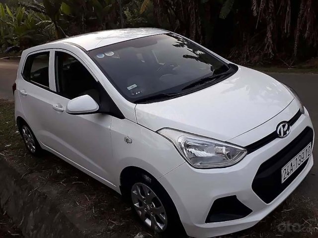 Cần bán gấp Hyundai Grand i10 2015, màu trắng, nhập khẩu nguyên chiếc chính hãng0