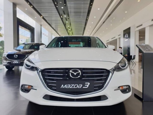 Cần bán Mazda 3 1.5G AT, số tự động sản xuất 2019, giao xe nhanh toàn quốc0