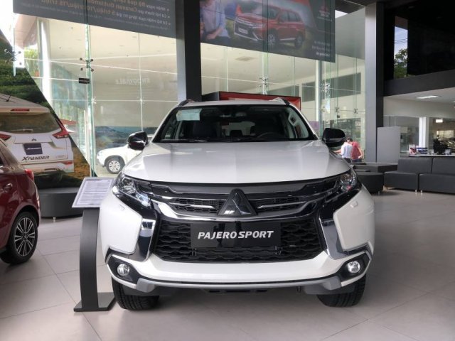 Bấn gấp chiếc Mitsubishi Pajero Sport 2.4AT 2019 số tự động, nhập Thái giao ngay0