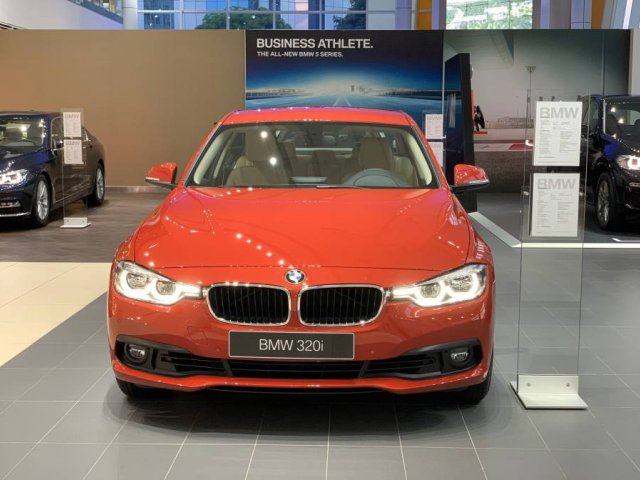 Cần bán BMW 3 Series: 320i sản xuất 2019, màu đỏ, xe nhập0
