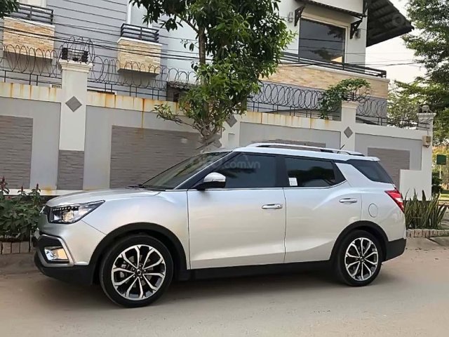 Cần bán lại xe Ssangyong TiVoLi sản xuất 2017, màu bạc, nhập khẩu nguyên chiếc số tự động0