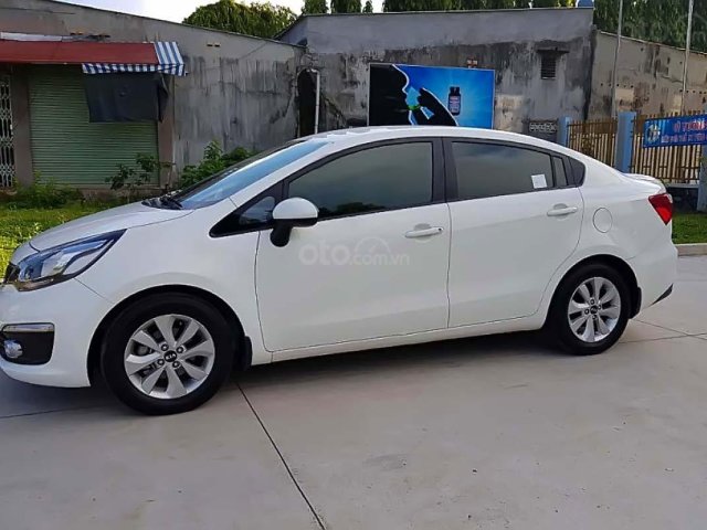 Cần bán Kia Rio 1.4 AT năm sản xuất 2015, màu trắng, nhập khẩu số sàn0