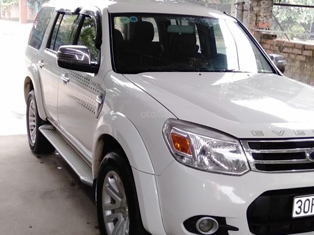 Cần bán xe Ford Everest 2.5 AT đời 2014, màu trắng, nhập khẩu nguyên chiếc